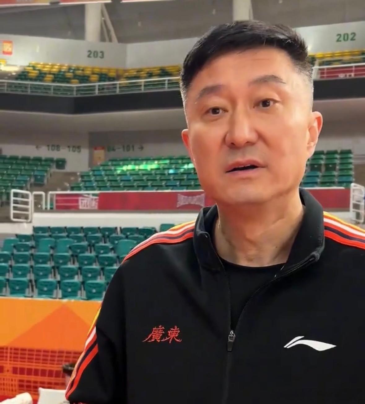 徐杰身体不适、胡明轩有伤，杜锋赛前采访4月20日广东宏远客场挑战山西男篮赛前，杜