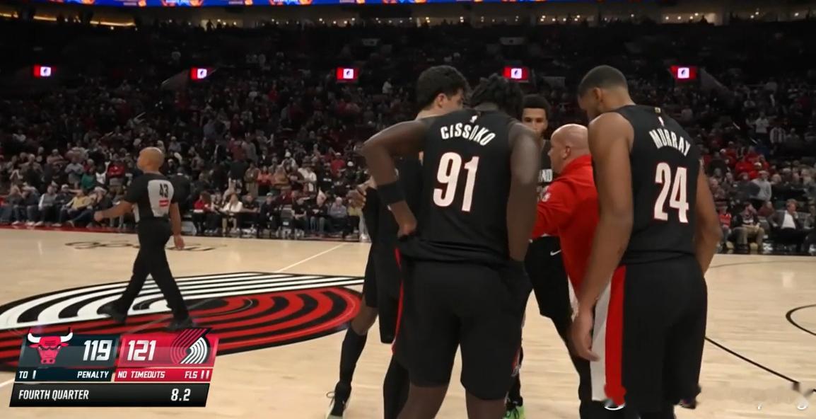 提一嘴，今天开拓者最后关键时刻基本都是助教比约克格伦在指挥，开拓者原本是想让助教