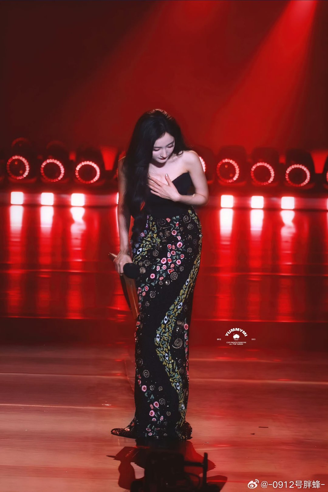 杨幂杨幂末路狂花 ym杨幂公牛品牌全球代言人 “在时间飞逝的世间 唯有爱意可以永
