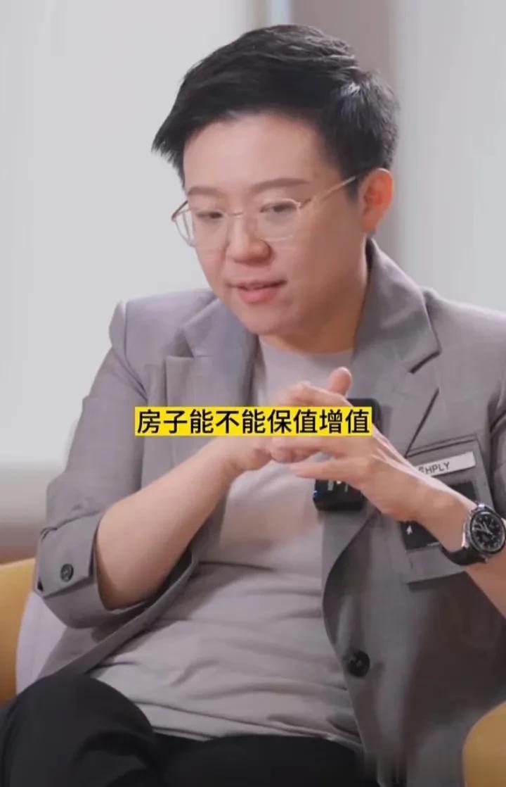 张琦，云南曲靖人。超级网络红人、流量达人。她以敏锐的思维、缜密的逻辑、快速的反应