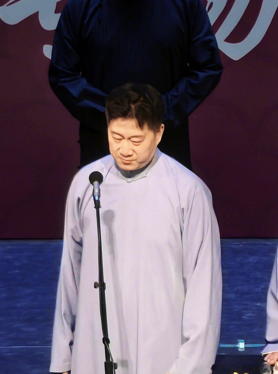 张鹤伦原来是王心凌男孩  斗笑社 林更新在直播中不经意间透露出对五月天的喜爱，这