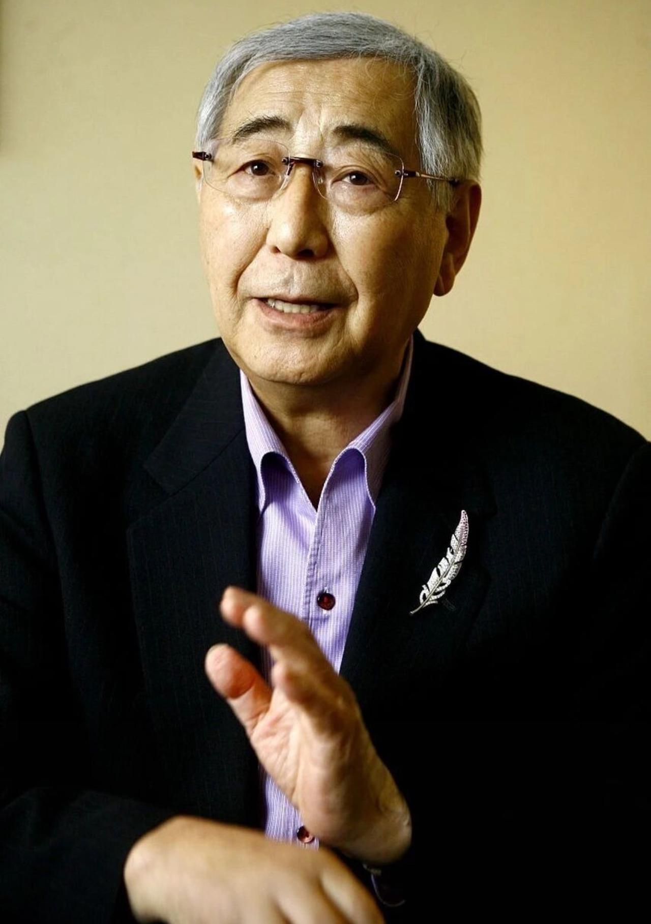 我有一个预感，

东野圭吾走了，

他那个老对头渡边淳一要是还在，没准儿得在酒桌