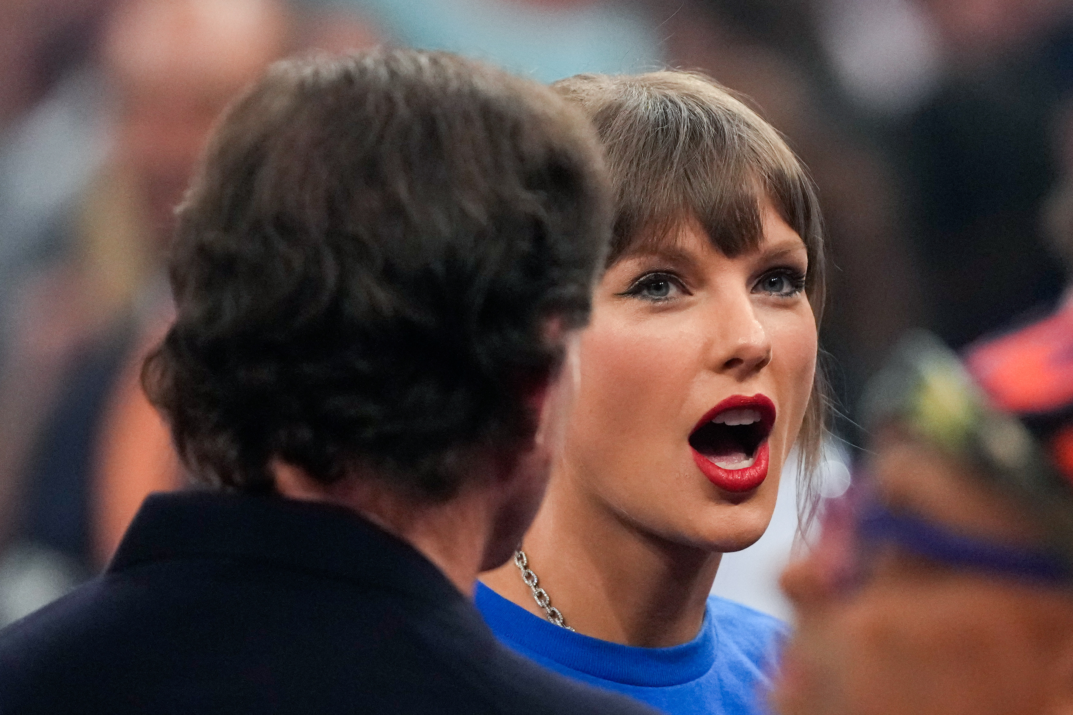 霉霉 Taylor Swift 在纽约观看圣安东尼奥马刺队对阵纽约尼克斯队的比赛