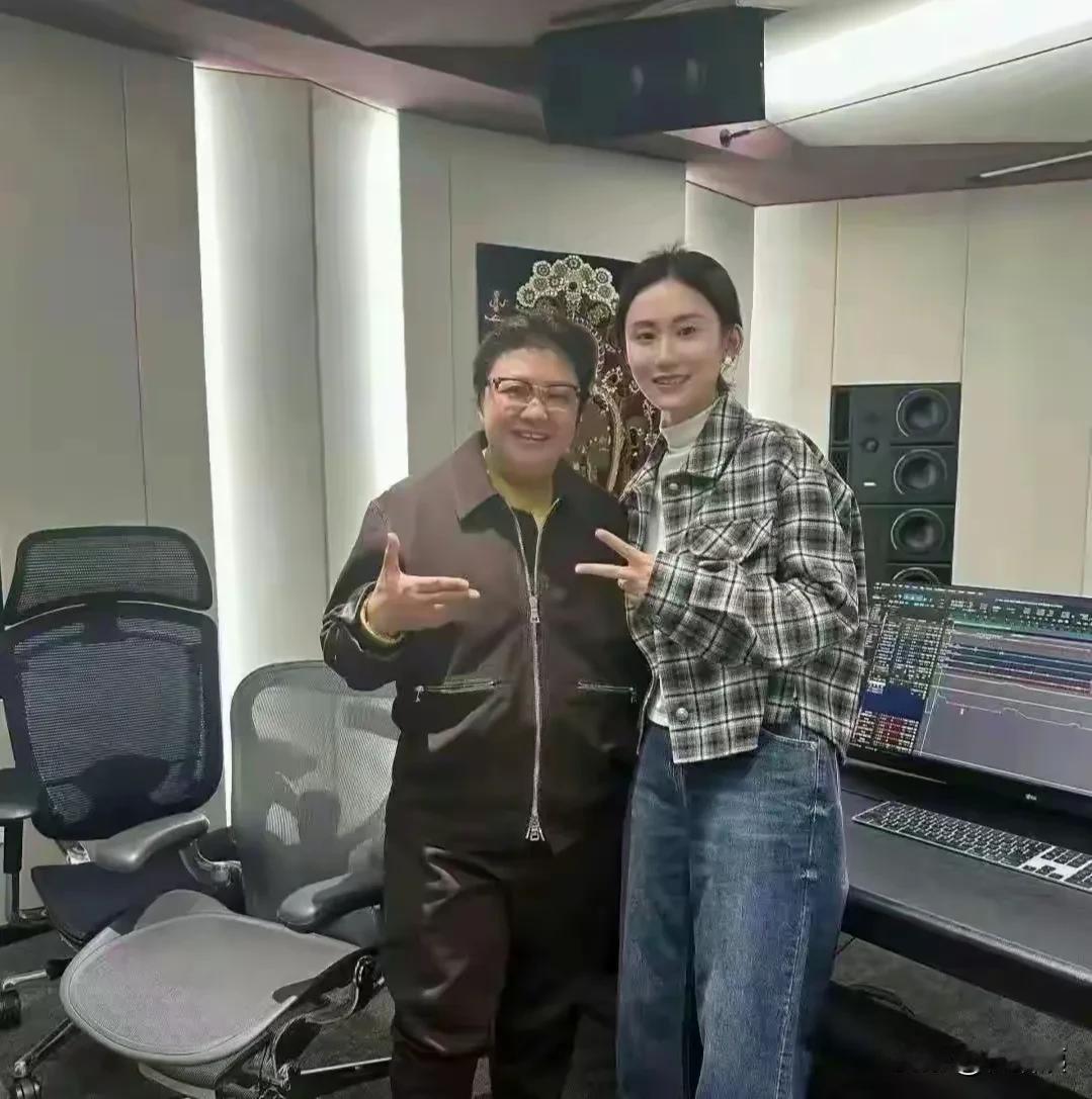 刷到一帖子，53岁的韩红减了40斤，说她更慈祥了
为啥我看图的第一反应，怎么看怎