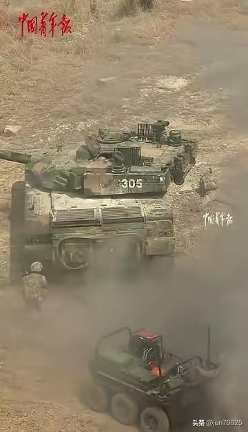 现在无人机、巡飞弹已经成为坦克装甲车辆最大的威胁，无论是老式坦克，还是新式坦克，