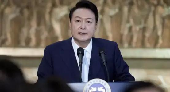 不愧是大韩民国，将这耻辱的一页载入史册！在出访美国前夕，尹锡悦就把“美国走狗”的