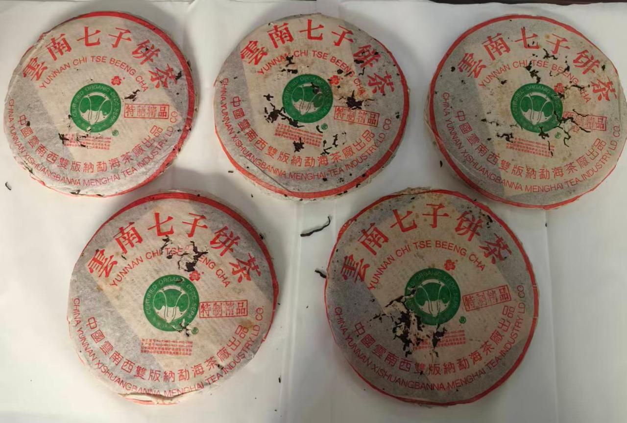 原提的02年特制精品白菜，原提仓储极好的。特制精品是真的好喝，没有茶王青饼苦底那