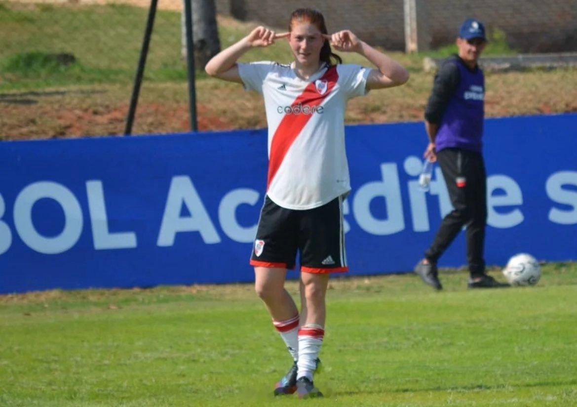 河床[超话] 河床女队的安妮卡·帕斯⚽，在南美女足联赛对乌拉圭打入扳平关键进球。