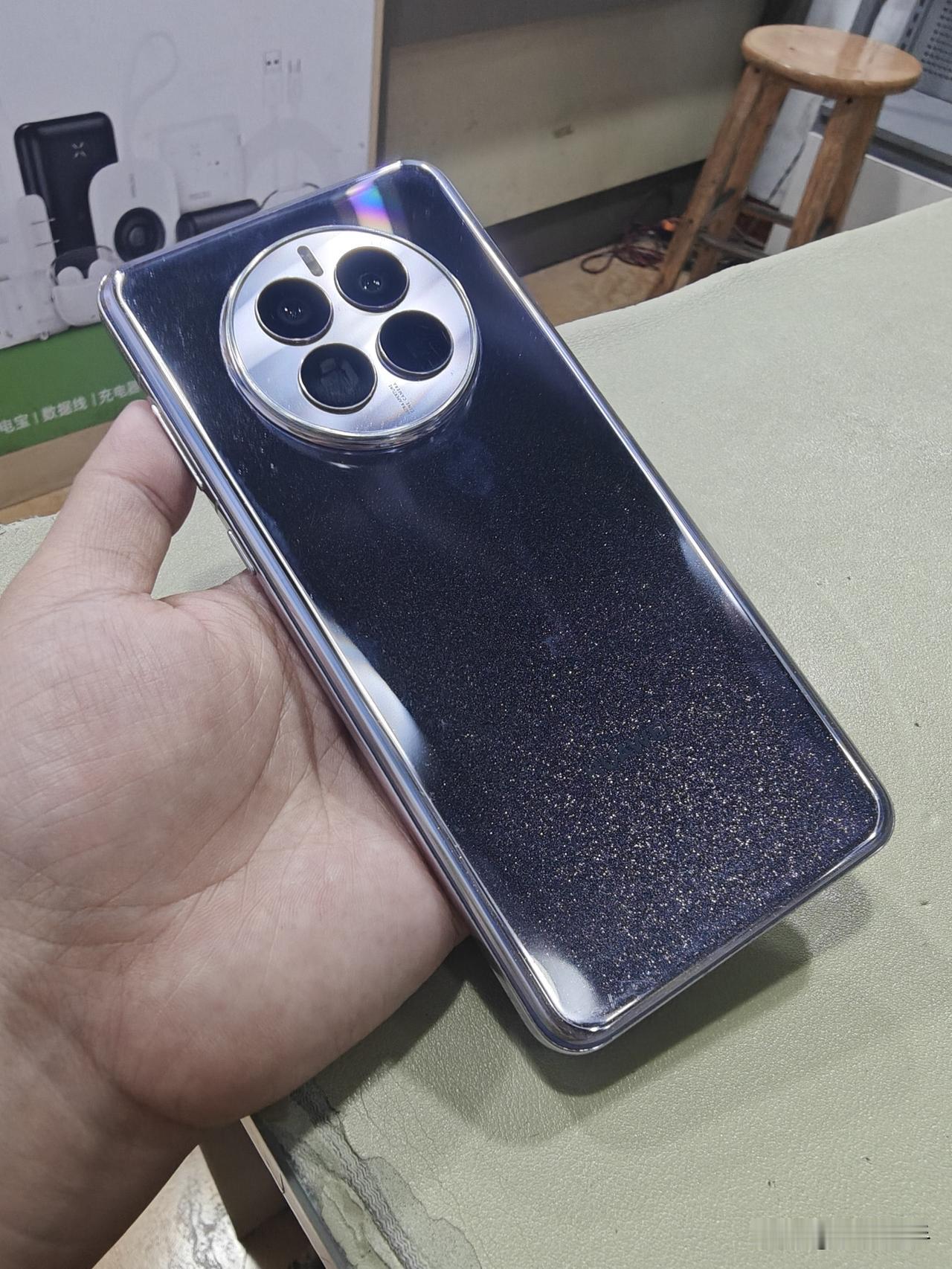 今天跟一个我看着长大的孩子聊了会天.小伙子长得不赖，一米八几.以前在我前面的中学