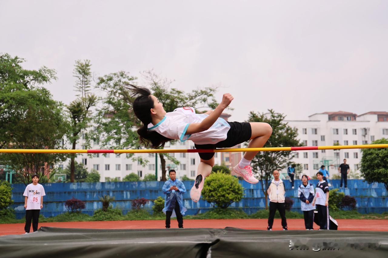 五育并举育新人丨绥阳中小学生运动会活力开赛

5月12日，2026年绥阳县中小学