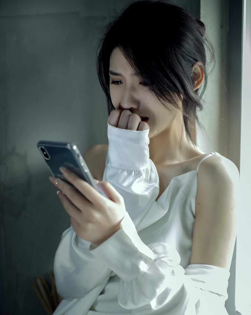 娘家拆迁三套房，母亲全给了弟弟，我收到一条转账，当场泪崩


都说女儿是父母的小