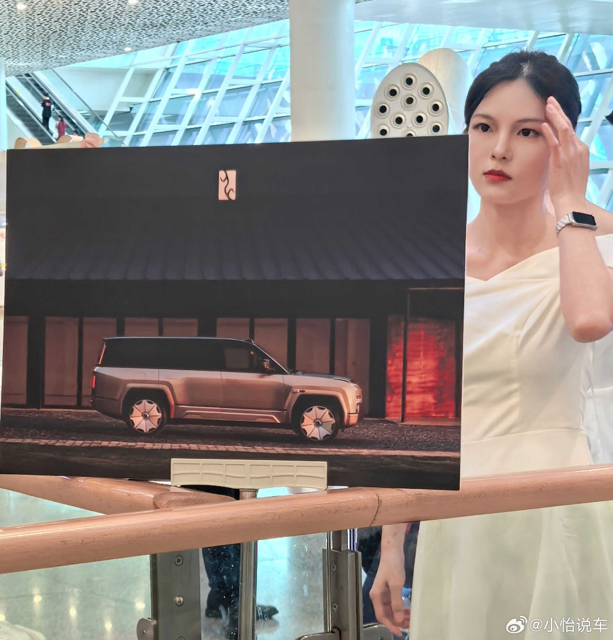 到深圳了，仰望u8l鼎世版 接机老师这么美，仰望U8L鼎世版肯定更美[哇]期待今