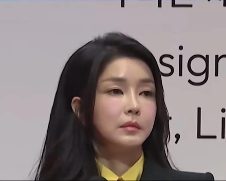 金建希硕士论文初步被淑明女子大学判定为抄袭。
淑明女子大学虽然主张不能公开判定结