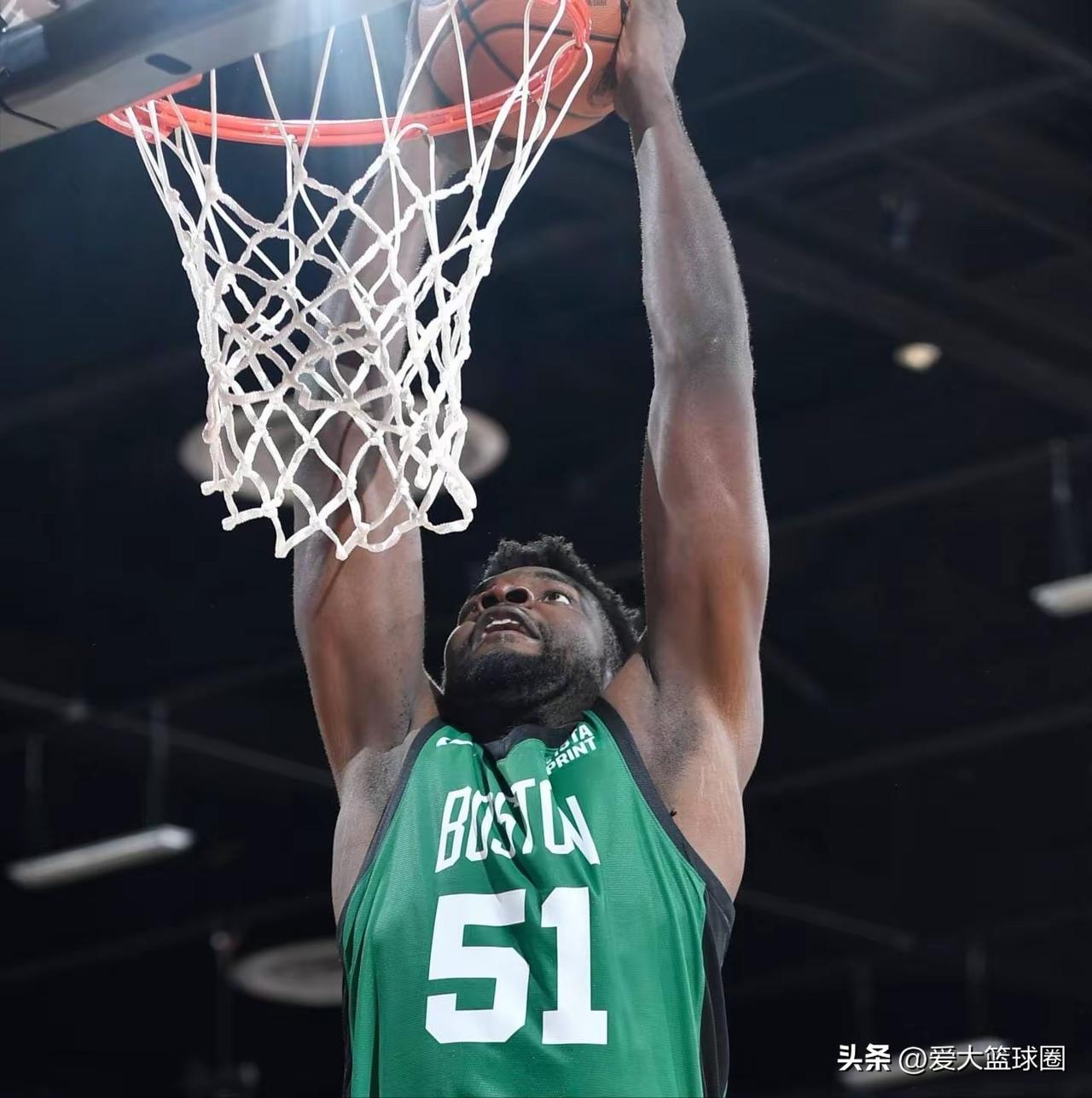 杜锋痛定思痛？终于要换大外援

昨天晚上，广东输给了上海内线，特别是篮板球以27