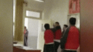 学生课间操课间活动打架受伤，法院判了：学校无责！

13岁的王某与16岁的朱某因