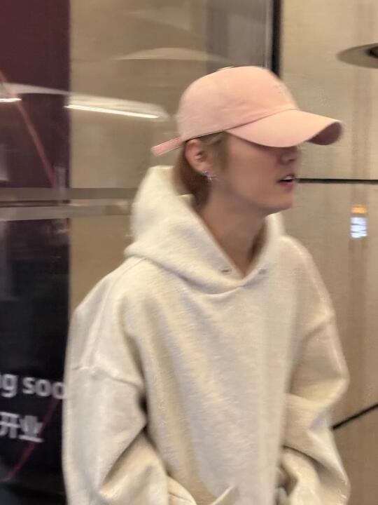 鹿晗 呜呜 真的是好久不见鹿晗