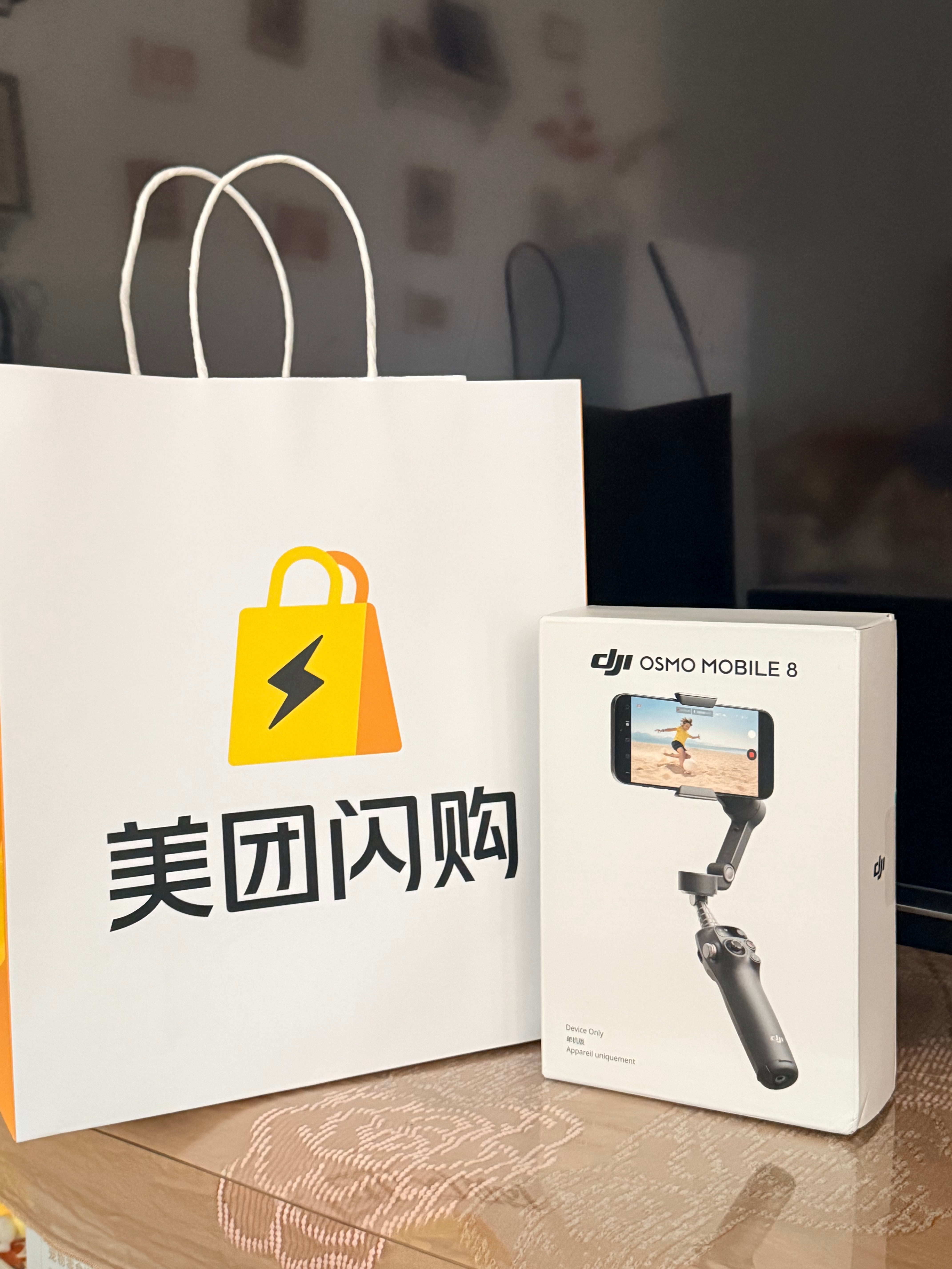 美团闪购大疆新品开售美团闪购精准抓住大众记录生活的需求，联合国家地理推出走心海报