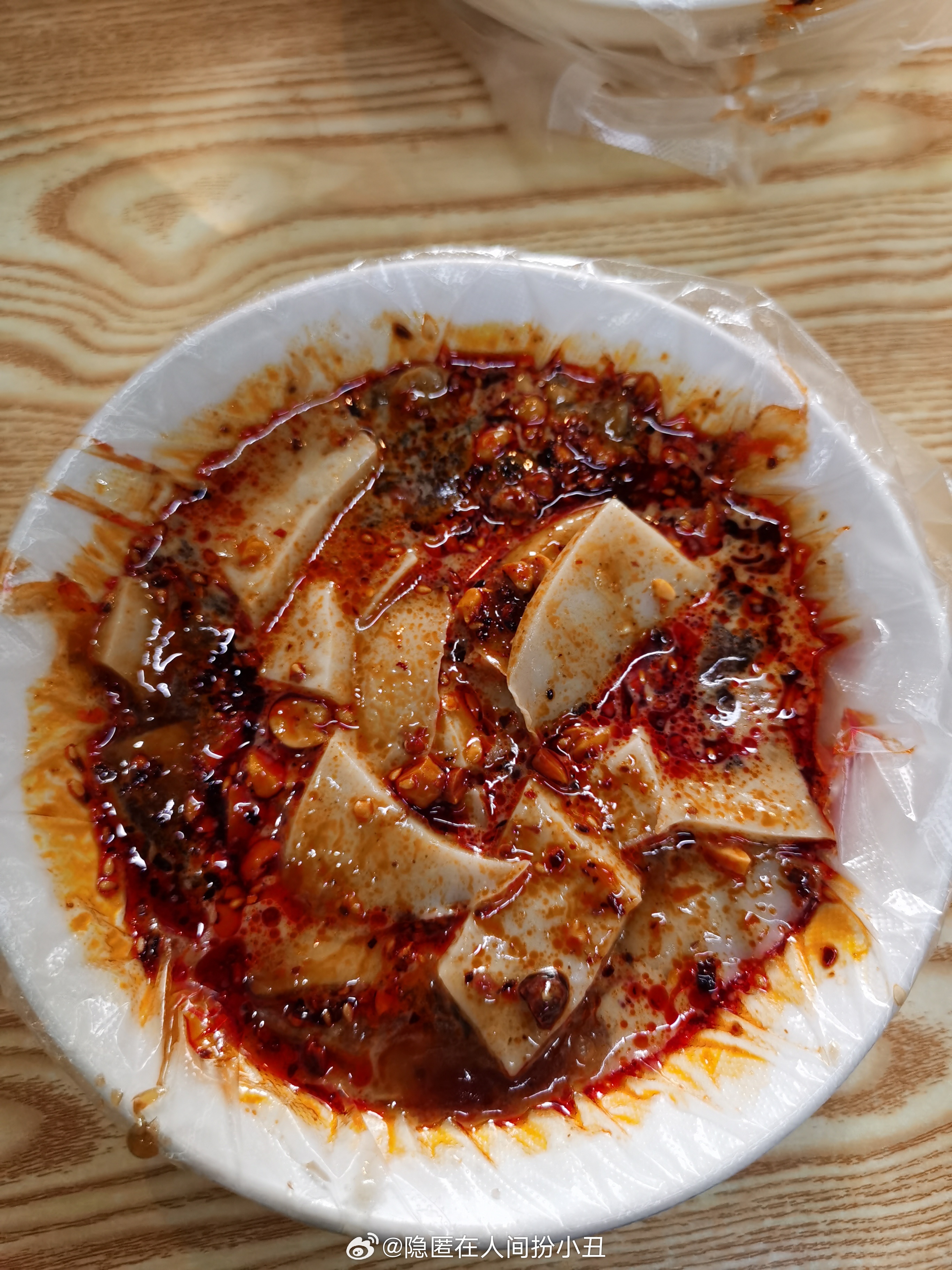 ㅤㅤㅤ碳水配辣，法力无边。两碗灌肠下肚，晚饭也省了。 ㅤㅤㅤ迪丽热巴超大珍珠项链