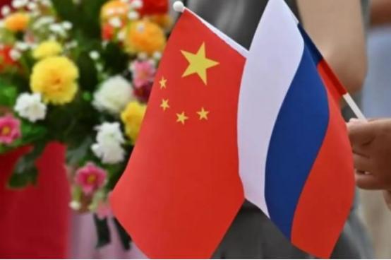 俄罗斯再被耗三年，会不会亡国不敢说，但泽连斯基多撑一天，就能从北极熊嘴里多撬下一