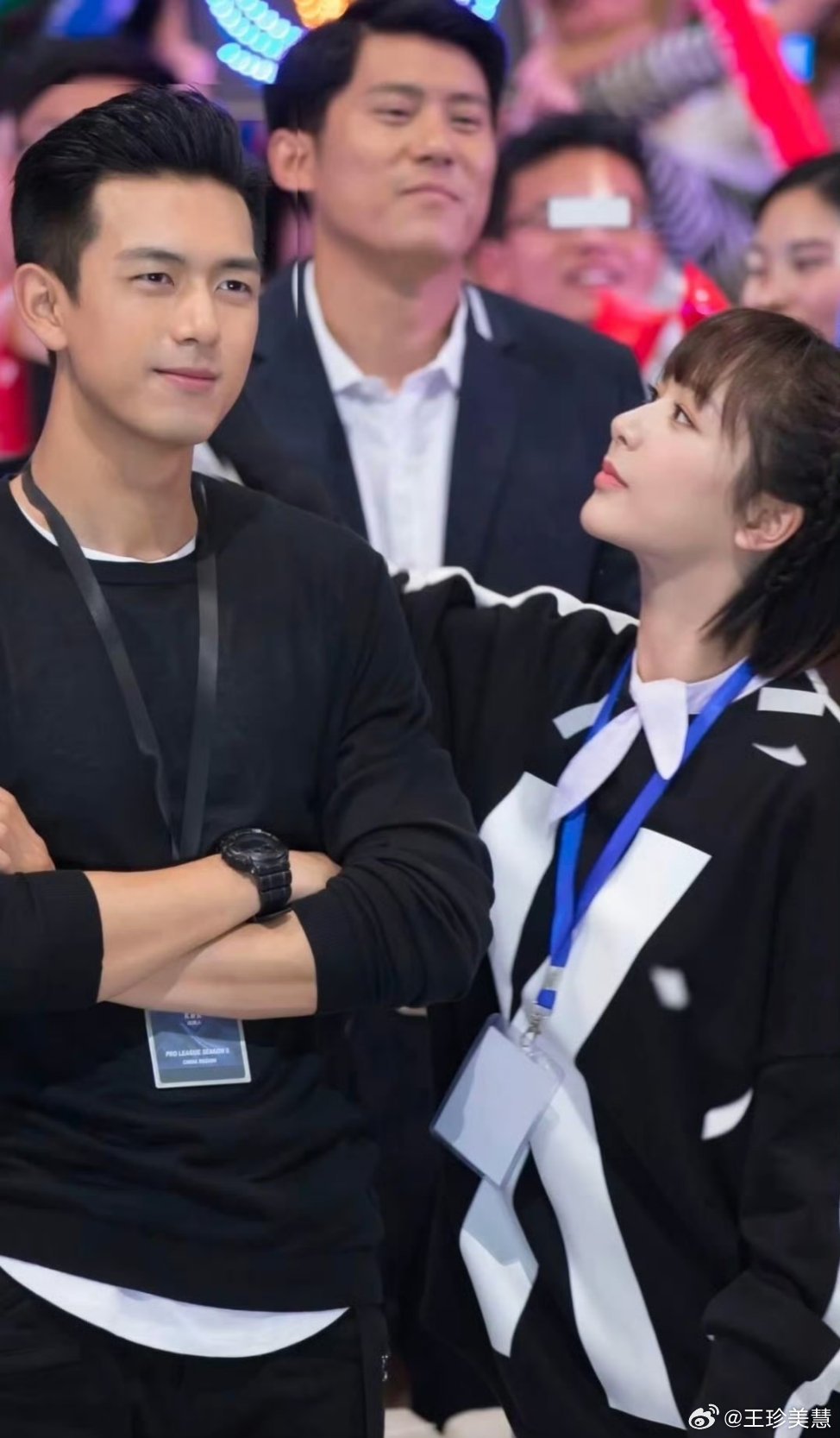 当年亲爱的热爱的被泄漏反创新高梦回当年李现和杨紫可爱搞笑的画面李现当时好像演的是