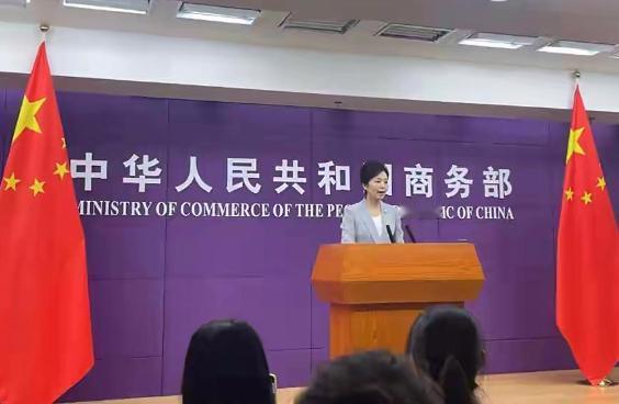 中国出手，美国懵了，谁在卡谁的脖子？

10 月 8 号这天，美国突然扔出个制裁