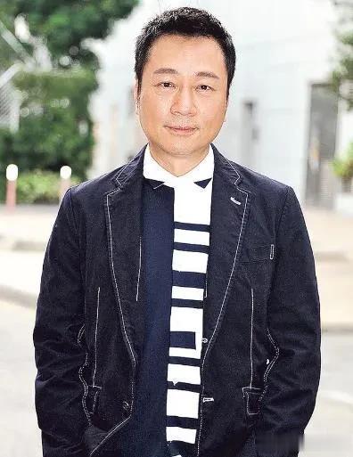 当年，黎耀祥把自己在香港的90平方房子卖掉，然后拿着1350万元房款来到中山，在