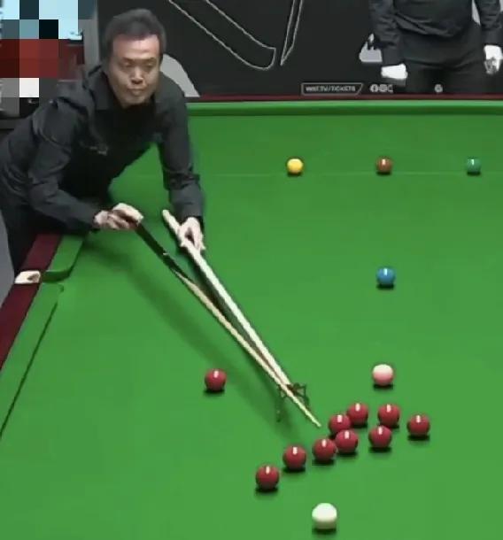 傅家俊1-3落后局势下，顶住压力，连扳二局，将比分追平3-3，双方回到均势，比赛