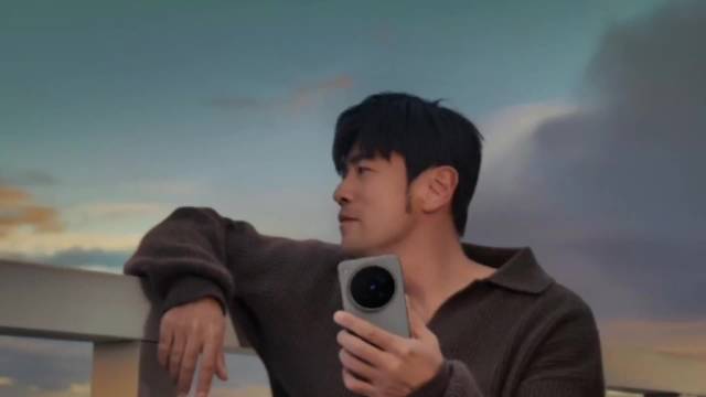 Vivo版的《晴天》MV来喽！📀故事里的晴天，也是我们的『晴天』！X500系列周董晴天同款配色，把专