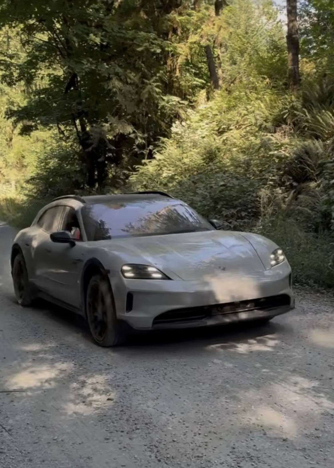 “驰骋沙场的保时捷taycan ”🏎️。