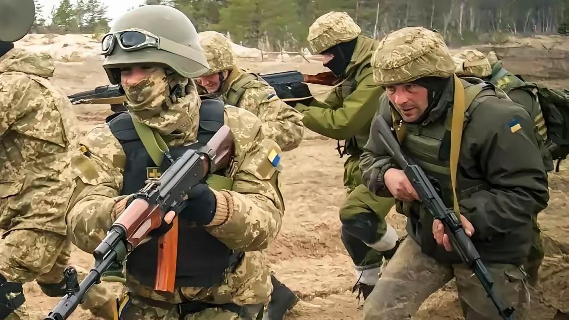 俄乌双方在红军城的争夺持续，俄军持续对乌军施加压力，乌军的补给线全面受阻，随着俄