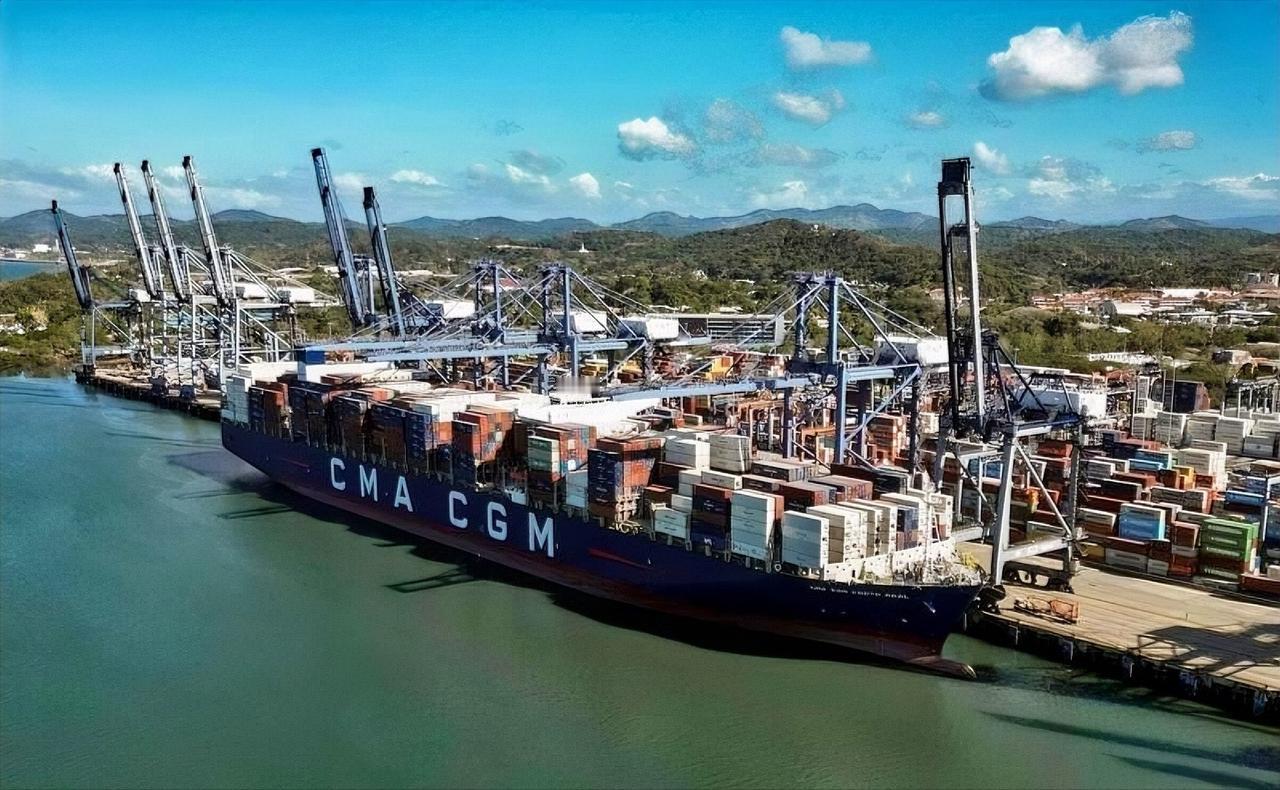 巴拿马睡不着了
近日，在巴拿马撤销香港长和旗下公司的港口运营许可证之后，中国正在