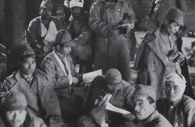 1944-1945年二战后期，日军对待己方伤兵的手段极其残酷，从空气针，氰化物到