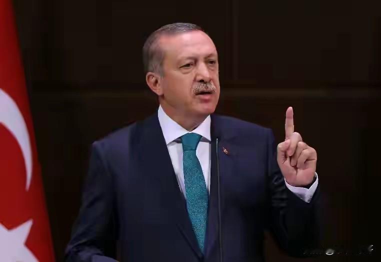 我预料到了美国会高调追踪贝拉1号油轮，
也预料到了油轮会拒绝配合登船检查，
万万