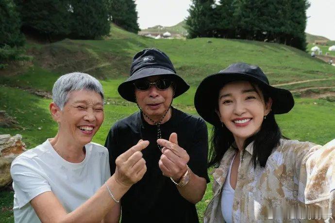 8月14日晚，李冰冰在社交平台高调一口气晒出了十几张照片，令人没有想到的是，李冰