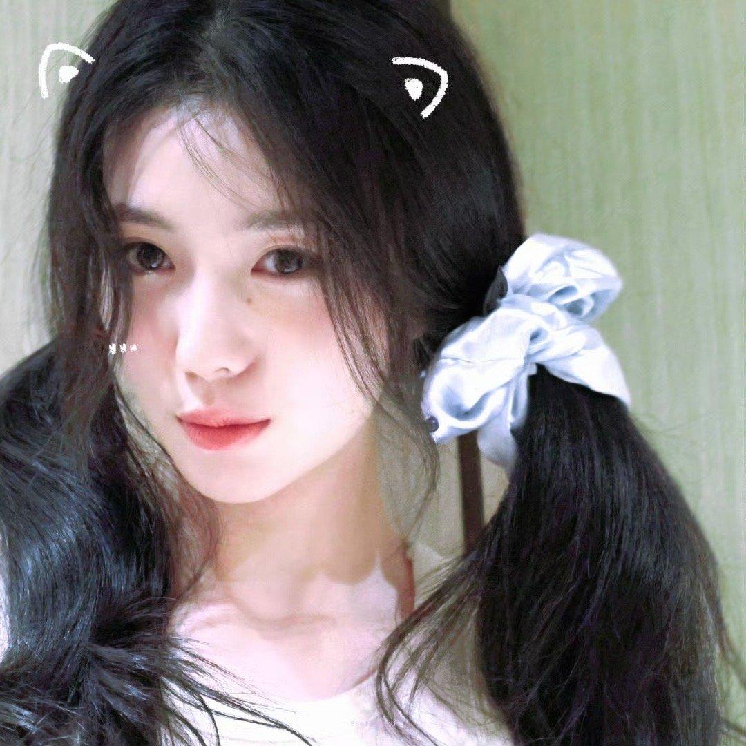 刘浩存换回微商头像我们存子怎么样都好看！！ ​​​