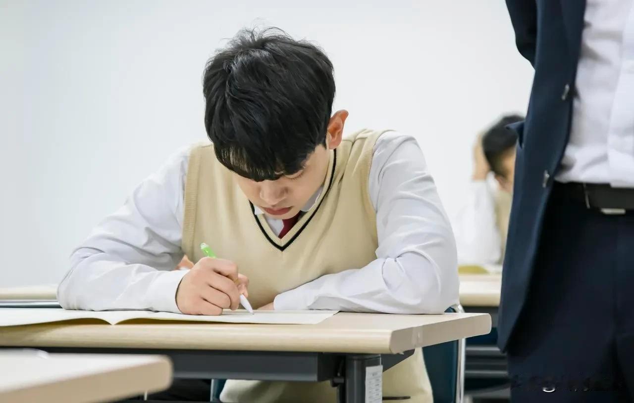 最近后台咨询去部队当兵的人比较多，现在大学毕业选择去部队当兵，已经形成了潮流，这