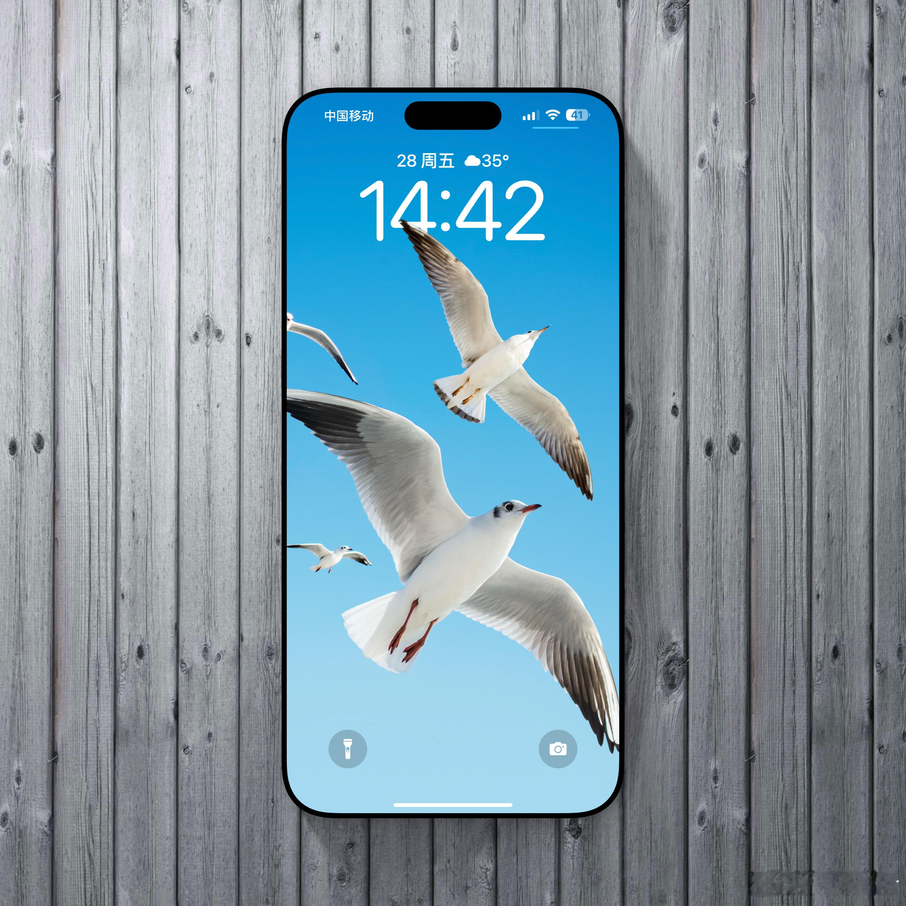 #国产手机到底在卷什么# 今年主要就三项：影像，大电池，屏幕形态。后俩更实用[d