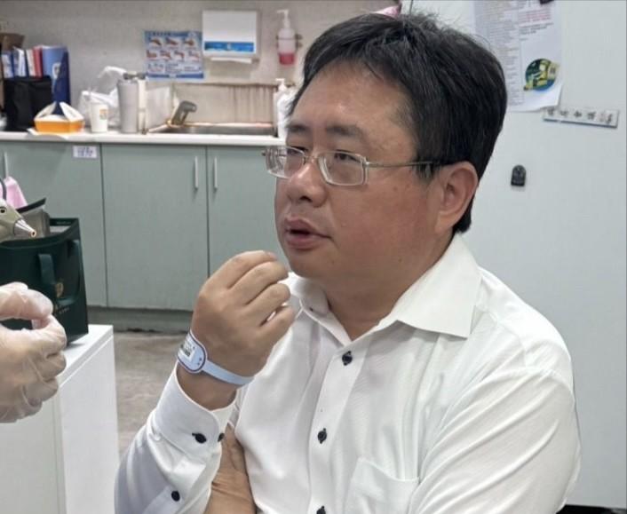 这位日本籍“台独”分子被揍了一拳。
7月6日，长期混在台湾媒体圈的日本籍“台独”