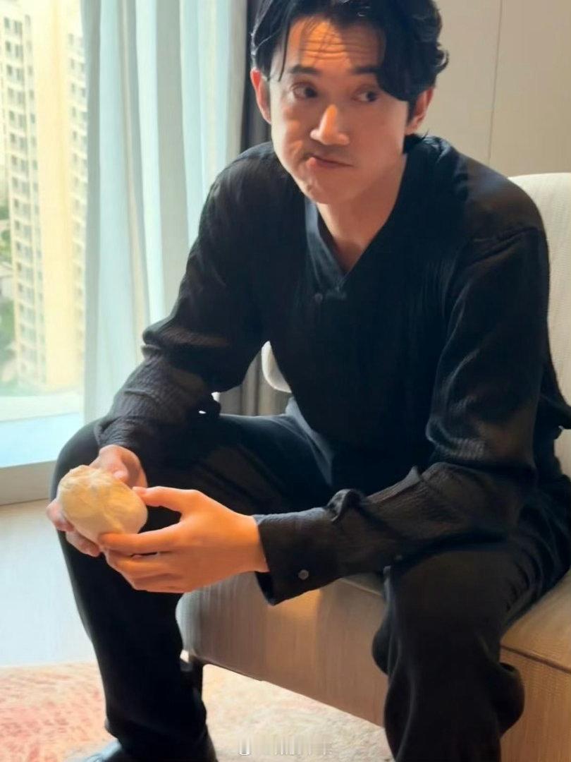 吴慷仁居然去横店拍古装剧了 第一次出演古装剧，据说饰演于祝缨亦师亦友的王云鹤，自