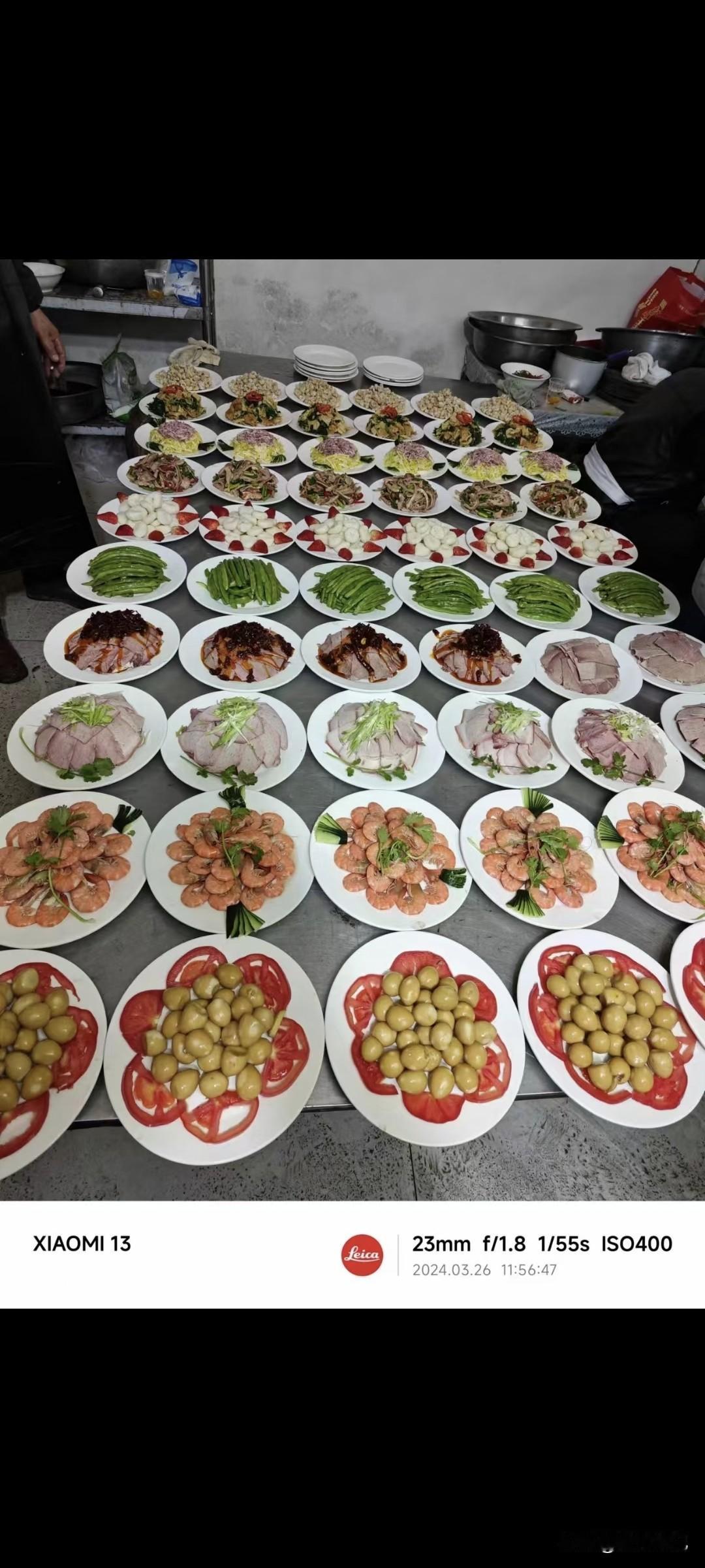 宿迁美食集锦。
就是宿迁的大席菜，这个作品细说。十个凉菜，四个小炒，五个大件。一