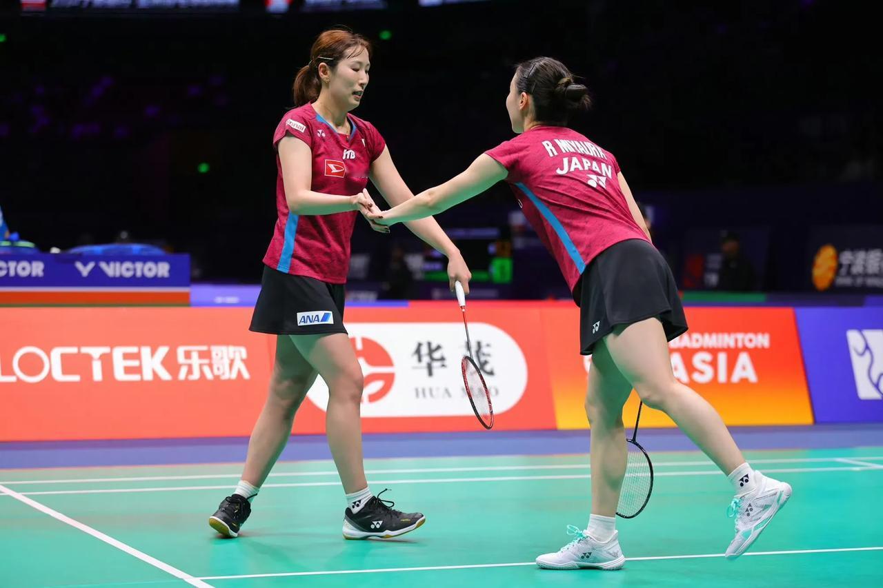  日本羽毛球选手古贺辉、斋藤太一、樱本绚子、宫浦玲奈宣布退役。在代表日本队参加完