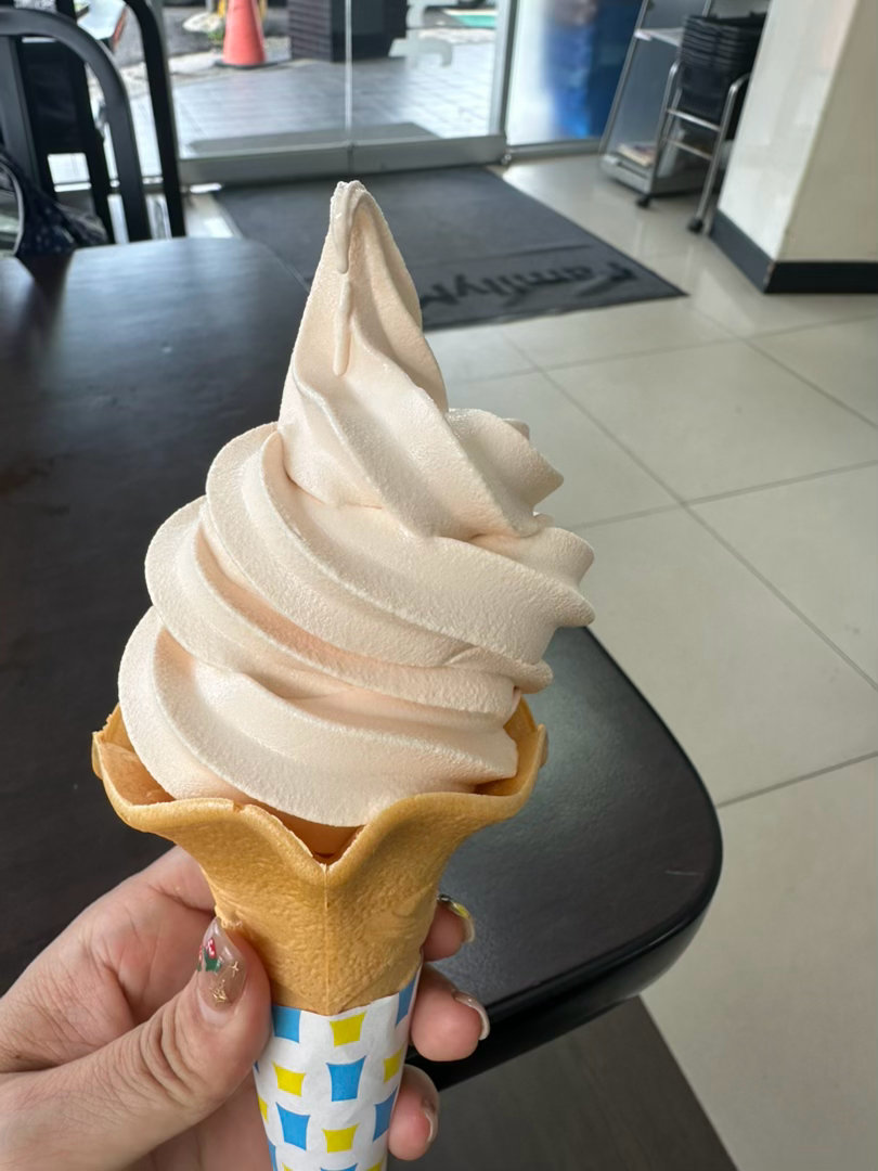 生活手记好像還沒po過他，前幾天的水蜜桃霜淇林😍😍😍 