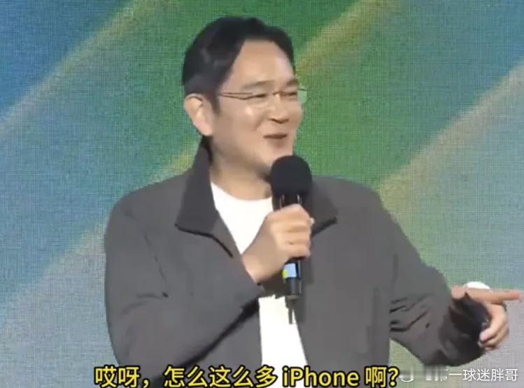 三星会长出席活动遭苹果手机围拍 日前三星会长李在镕出席英伟达在韩国举办的25周年