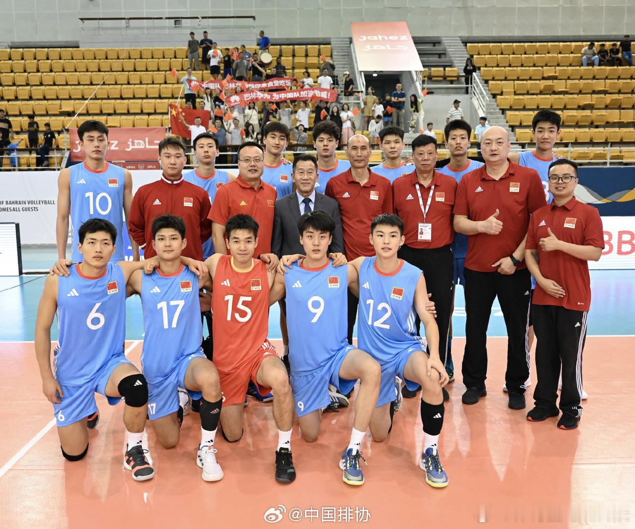 #2024年亚洲U18男排锦标赛# 八强复赛，中国队3比0战胜巴林队的组图。(图