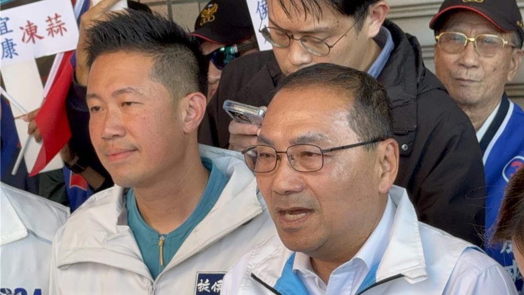 国民党候选人侯友宜今天在高雄扫街时直称，他的两岸战略与马英九“有些不同”，他主张