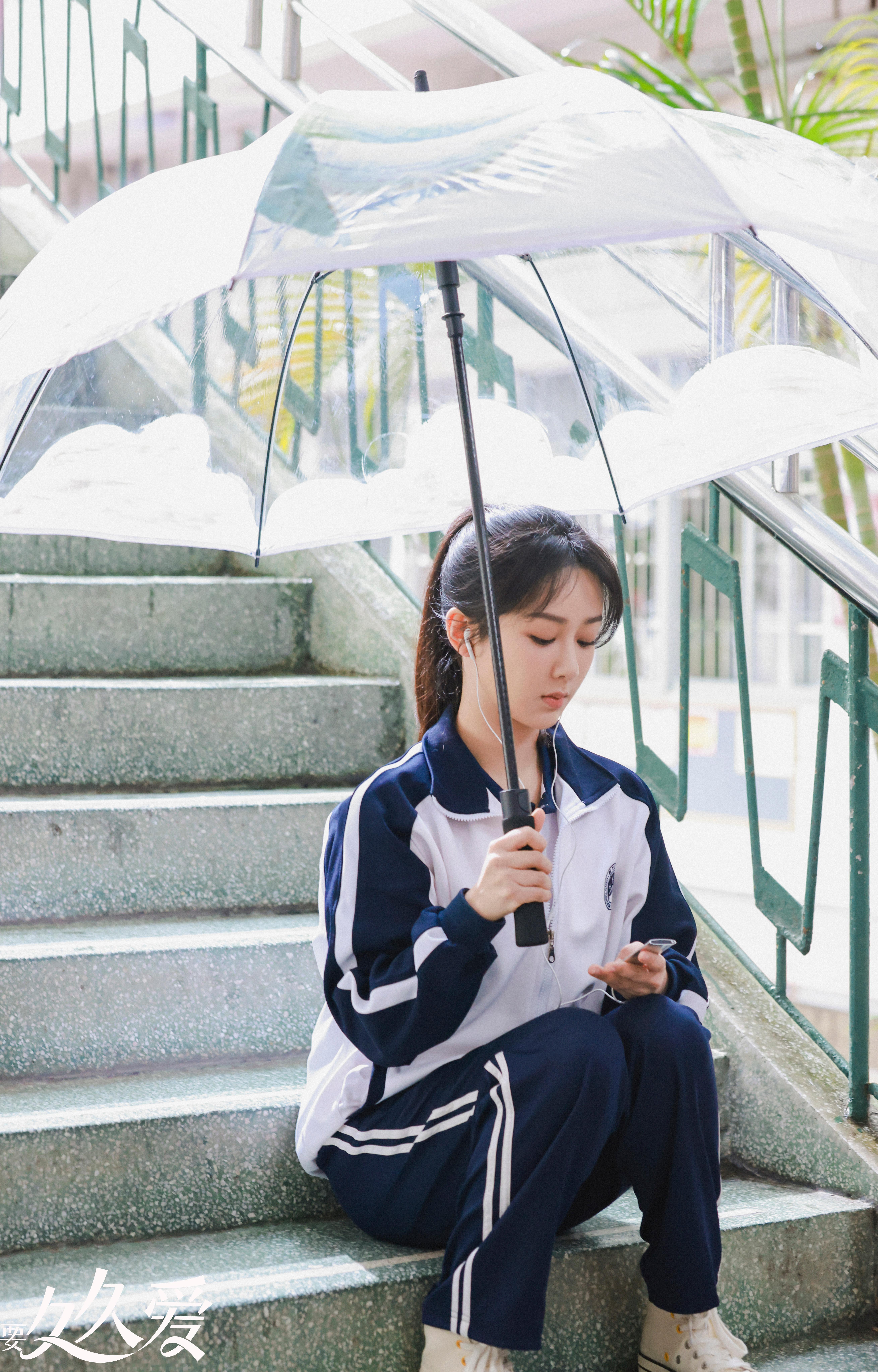 #杨紫[超话]##欢瀛光临#黄瀛子将心事藏在夏日微风里[微风]藏在耳机里🎧悄声