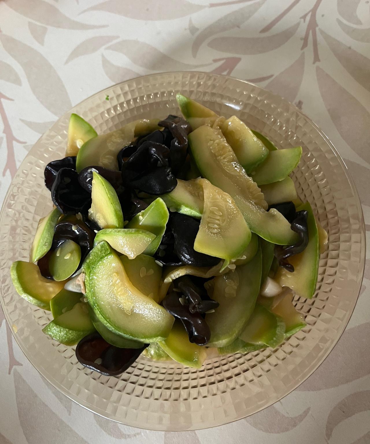 他们说你这叫美食吗？还晒晒
主食；馒头
菜；西葫芦炒木耳、素炒西兰花
汤；麻山药