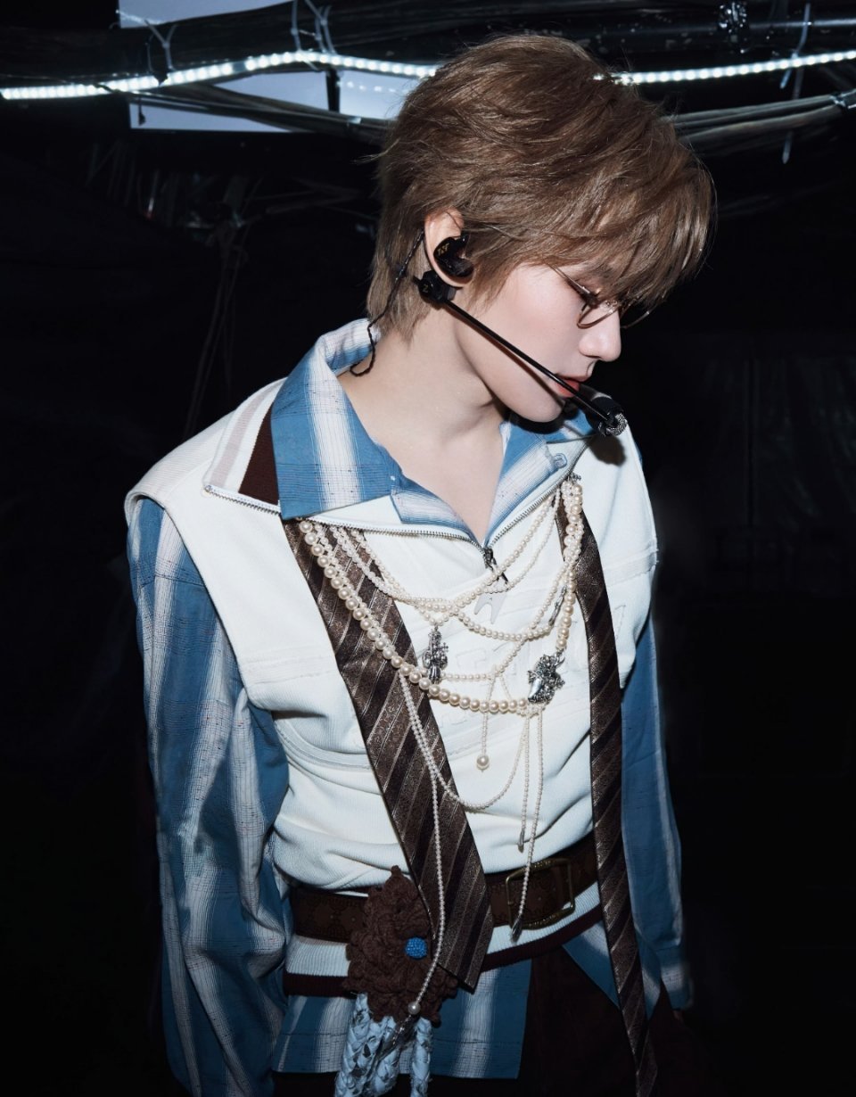 太可爱了！张真源舞台造型的隐藏细节牙钻，因为表演太耀眼被粉丝忽略了。发现“小巧思