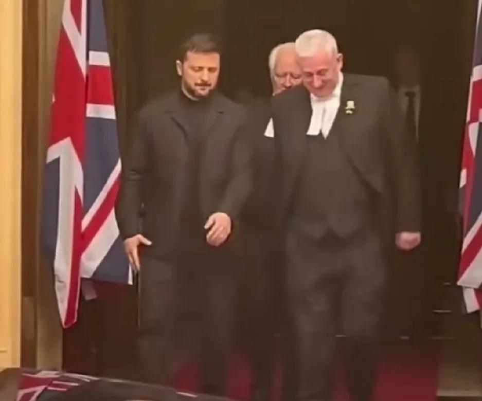 不愧是硬汉子！为削弱俄罗斯，泽连斯基为美欧竭尽了全力。泽连斯基用尽国人国力对抗俄