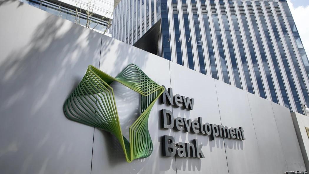重磅：伊朗正全力以赴冲刺，准备好加入金砖国家开发银行，简称“金砖银行”。
银行总